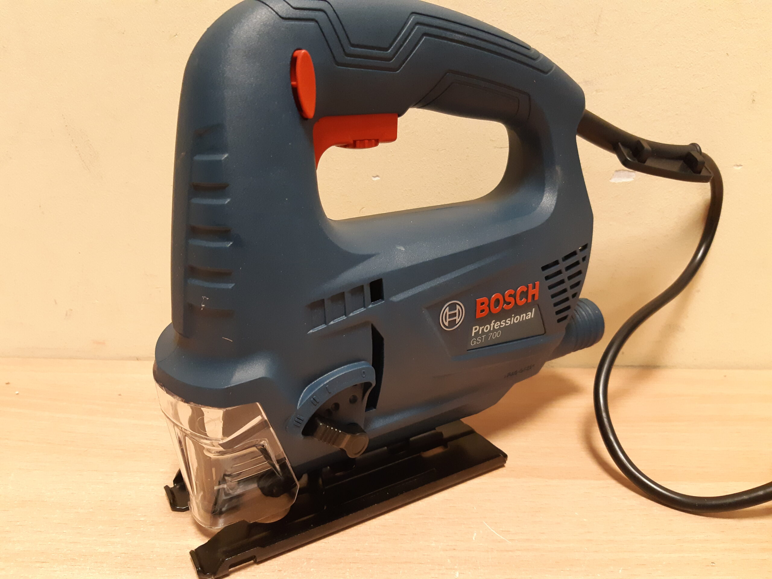 Tools24 - tikksaag Bosch GST700-5